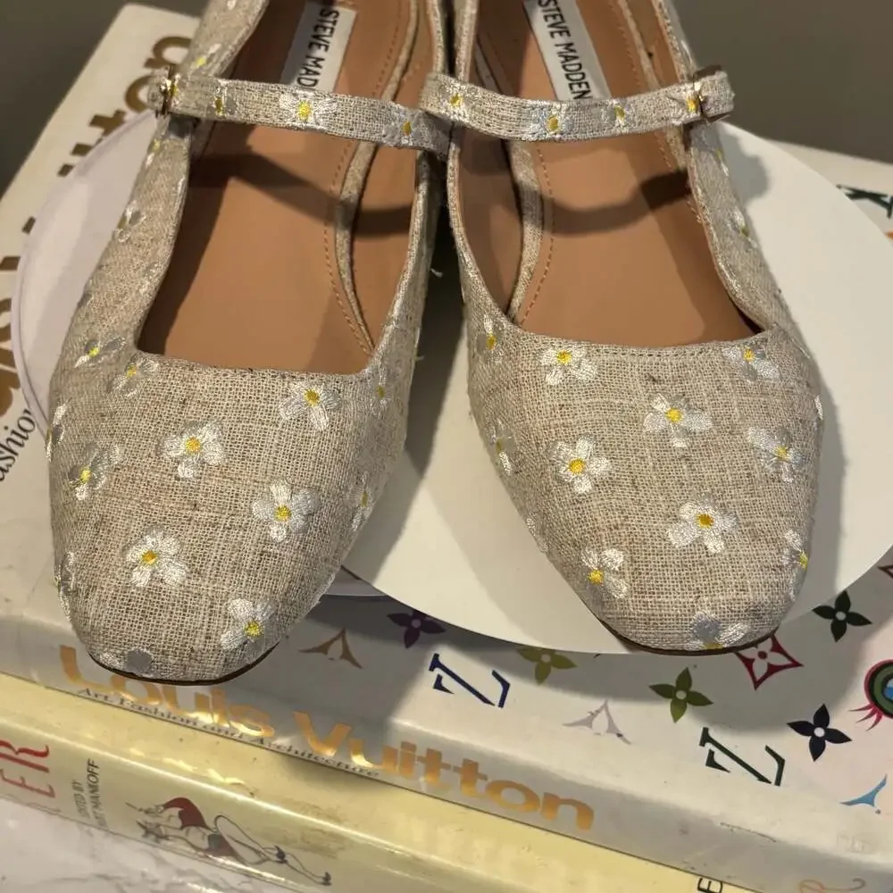 Steve Madden Linen Daisy Embroidered Mary Jane Flats Womens 8.5 Beige Square Toe